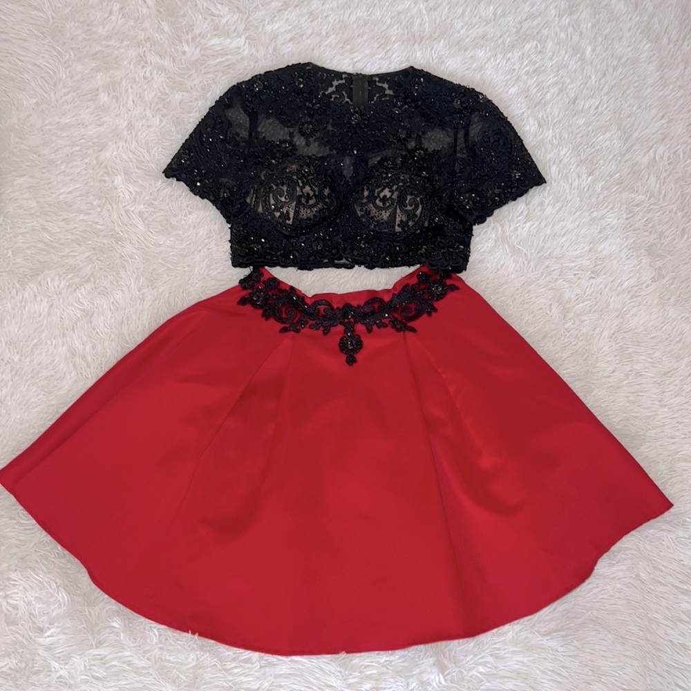 Cinderella Divine two-piece black and red formal party dress, Size 6